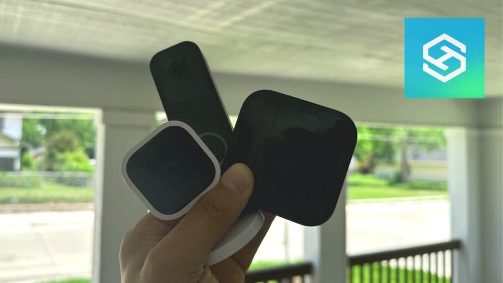 Blink cameras in hand