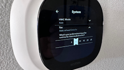 Close up of the minimum fan run time on the ecobee thermostat