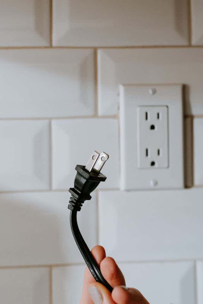Power cord and outlet