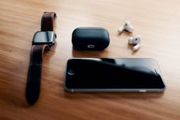 Smartwatch, Smartphone, earpods