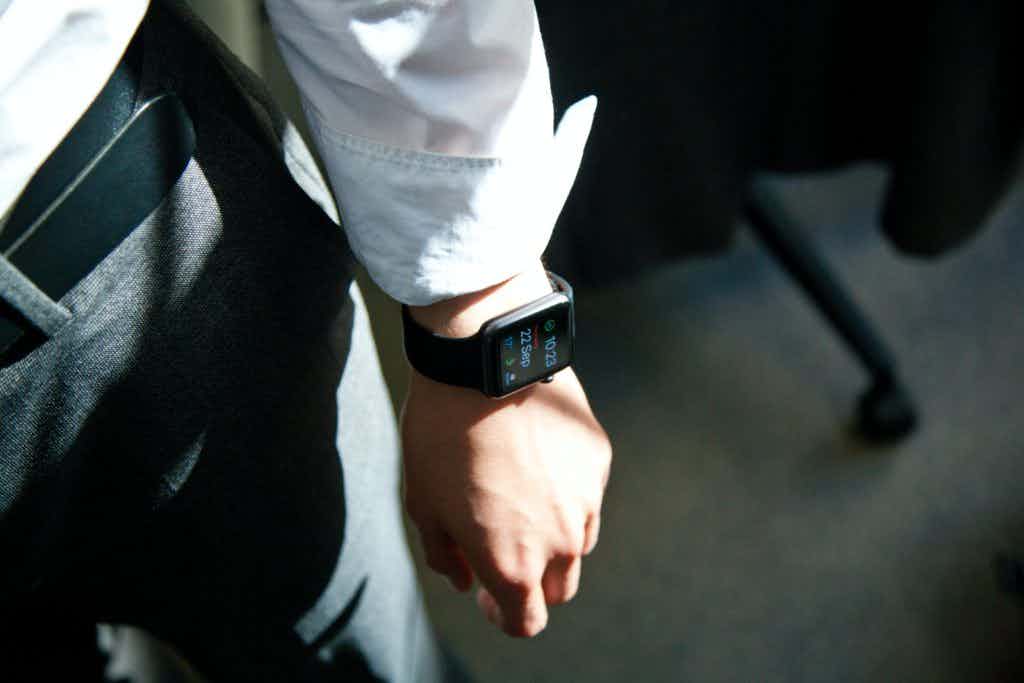 Man wearing smartwatch