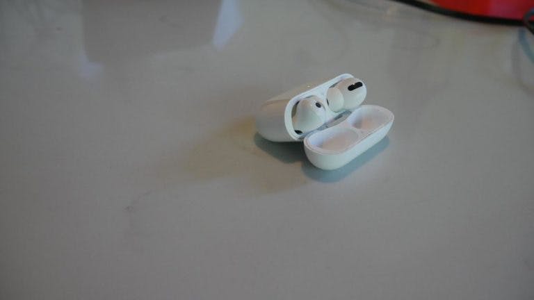 How To Pair AirPods To Android Phone In Less Than 60 Seconds