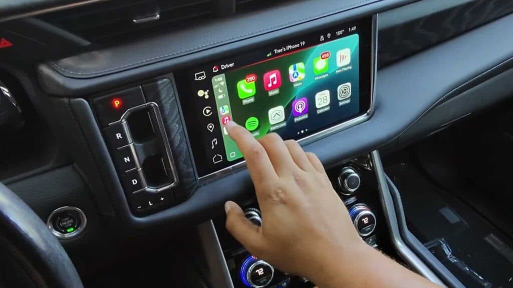 How to Change the Sidebar Position in Apple CarPlay