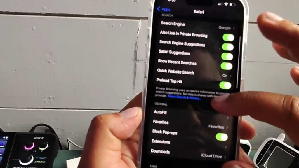 How to Move the Safari Search Bar to the Top on iPhone