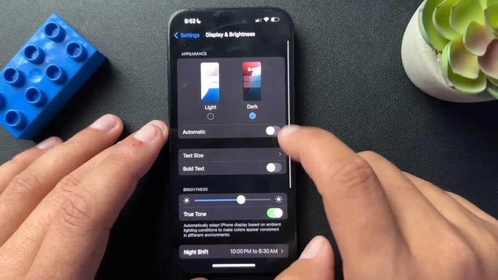 How to Switch Between Light and Dark Mode on iPhone (1)