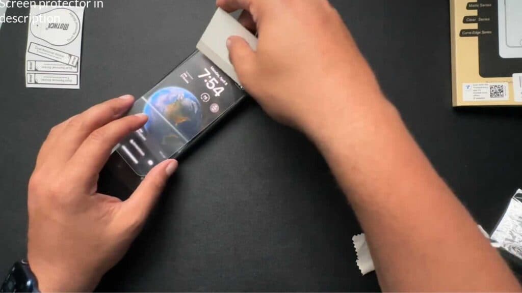 _Easily Install a Screen Protector (No Bubble Application)